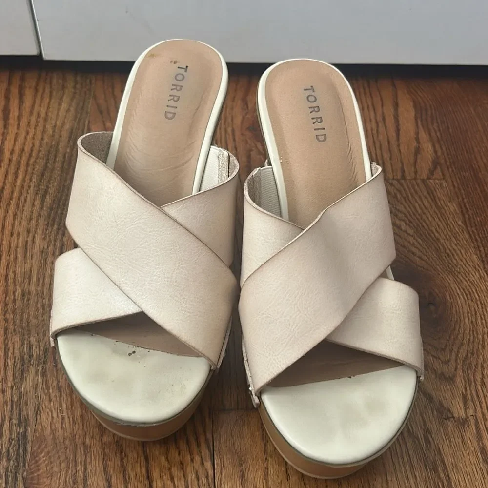 Torrid Faux Wood Platform Wedge Sandals Size 9.5 Wide Width